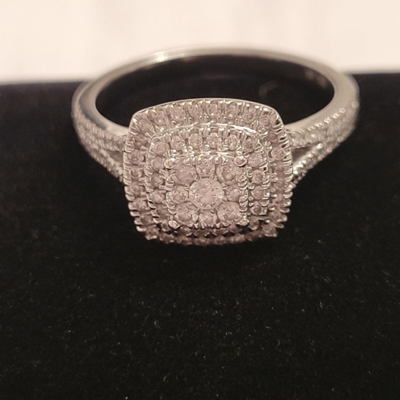 Kays Jewelers Engagement Ring - Picture 2 of 12